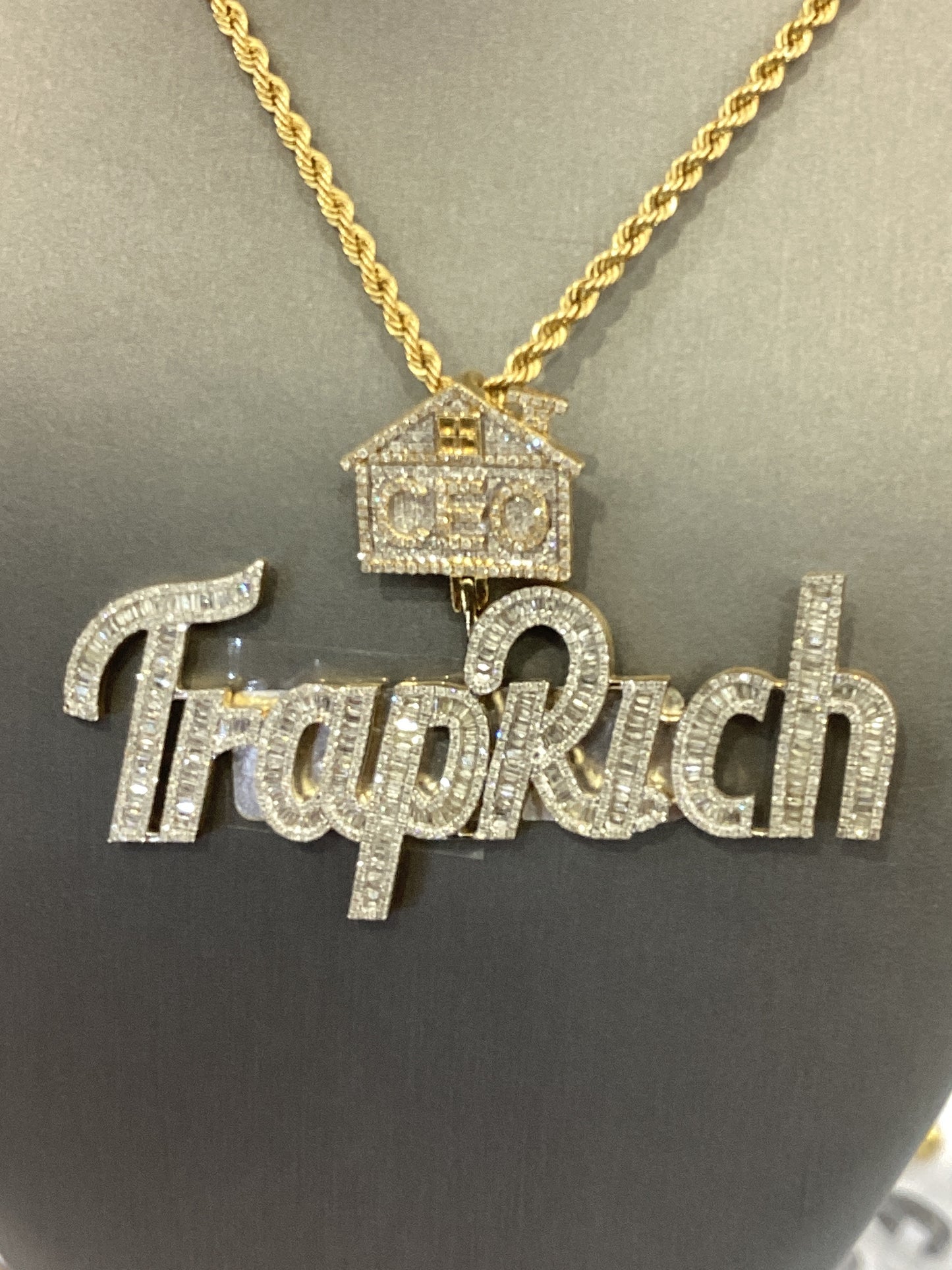 10kt Yellow Gold 4.29 CTW Diamond Charm Pendant